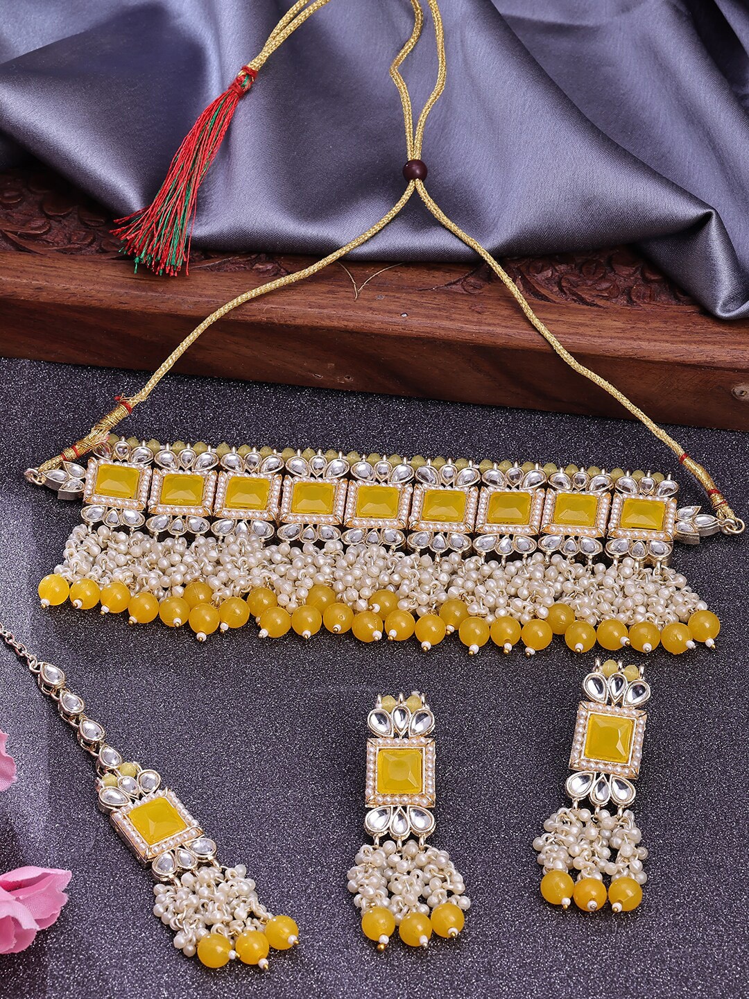 

Sukkhi Gold-Plated Stone-Studded & Beaded Jewellery Set With Maang Tikka
