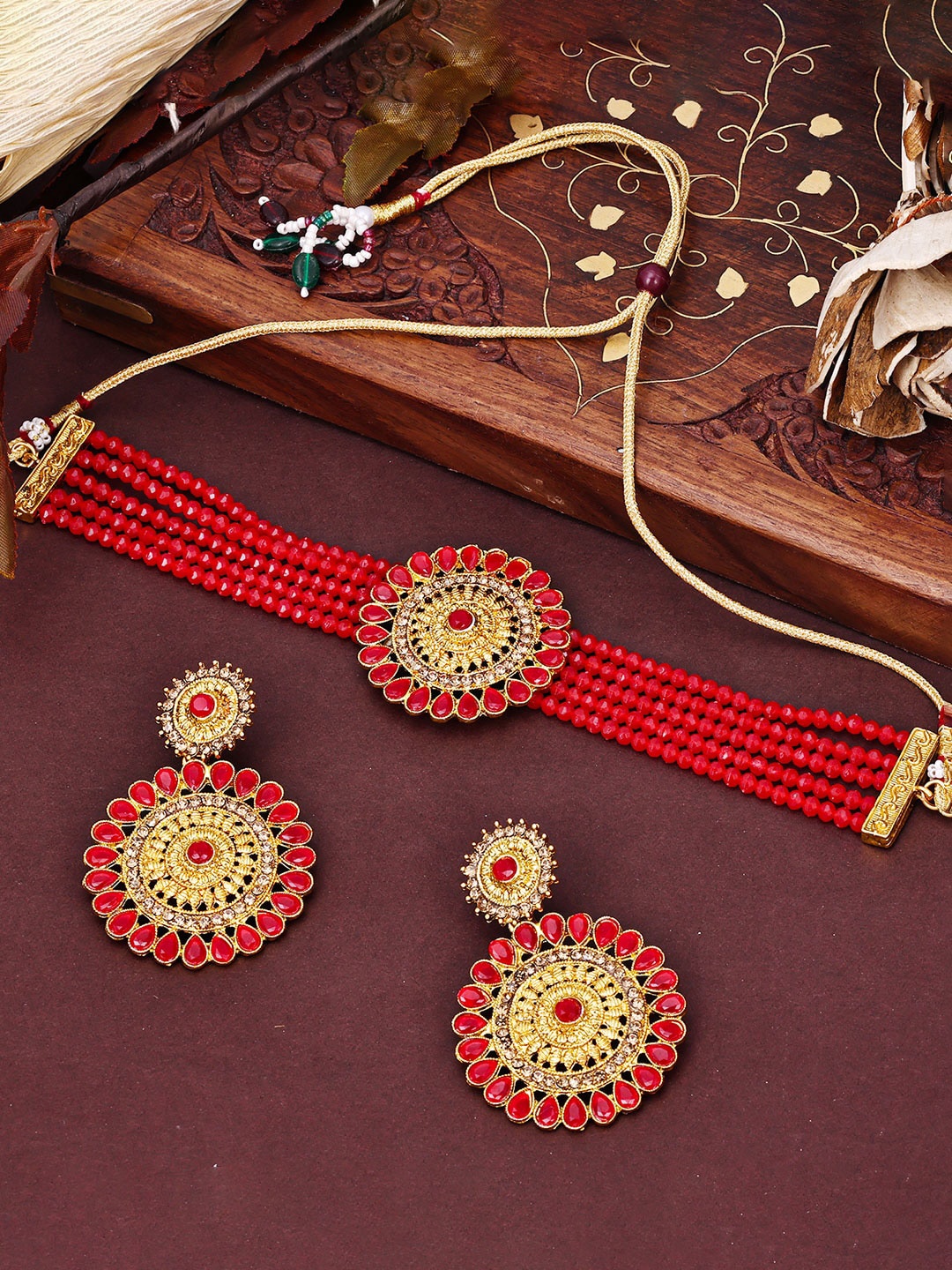 

Sukkhi Gold-Plated Stone-Studded & Beaded Choker Jewellery Set