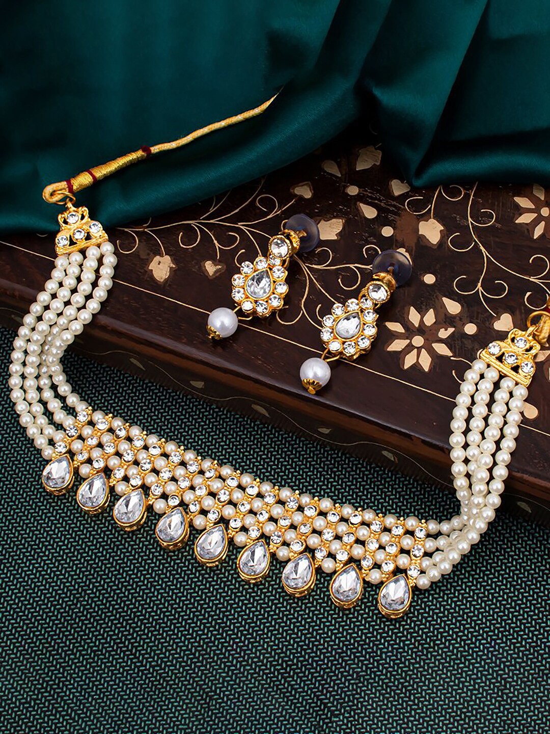 

Sukkhi Gold-Plated Stone-Studded & Beaded Jewellery Set