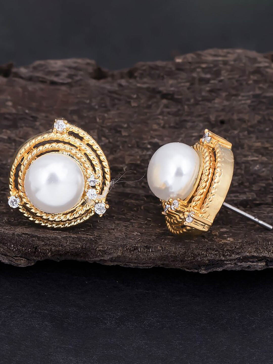 

Sukkhi Gold-Plated Contemporary Studs Earrings
