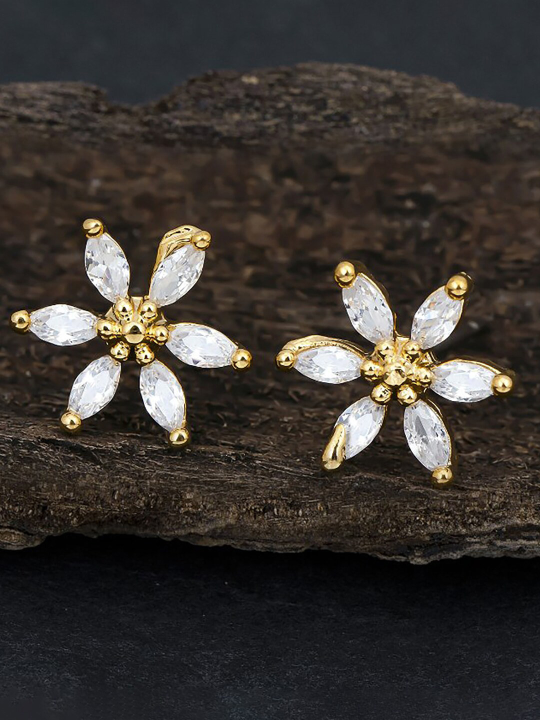 

Sukkhi Gold-Plated Contemporary Studs Earrings