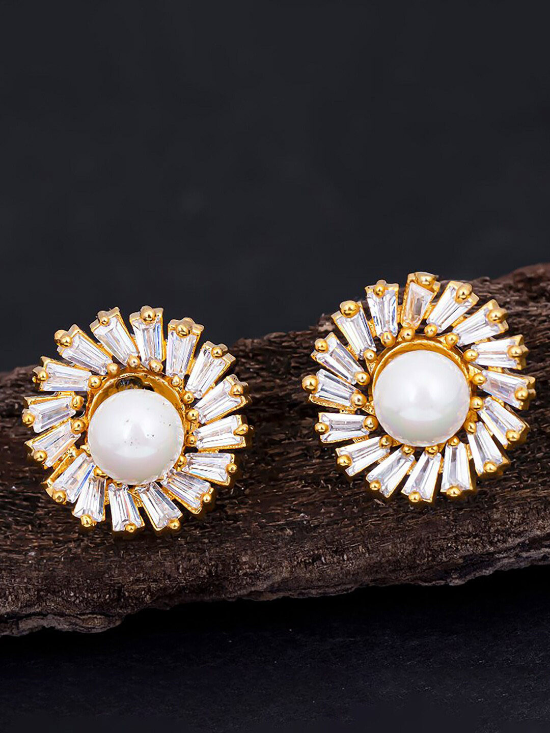 

Sukkhi Gold-Plated Contemporary Studs Earrings