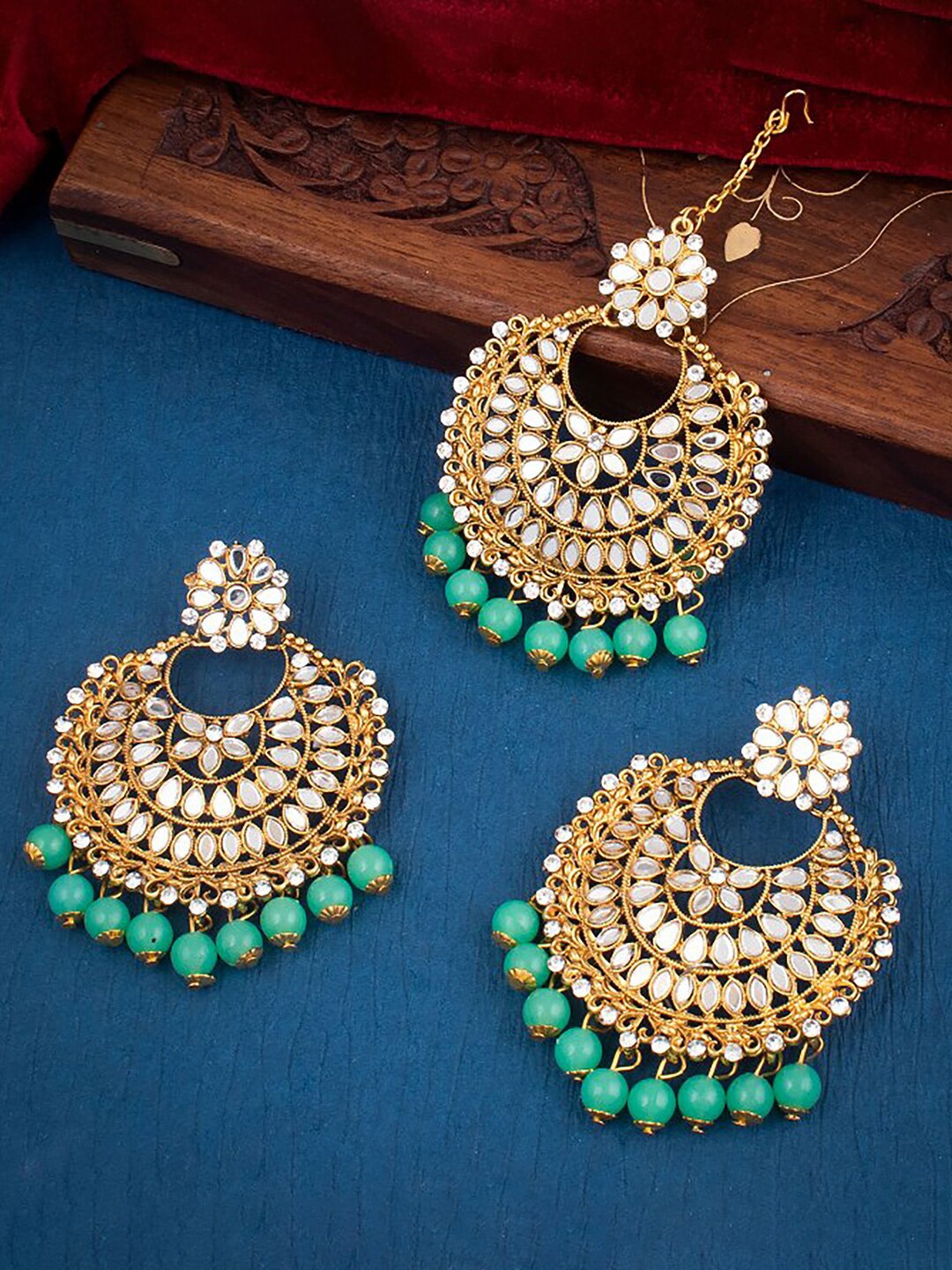 

Sukkhi Gold-Plated Kundan-Studded & Beaded Jewellery Set