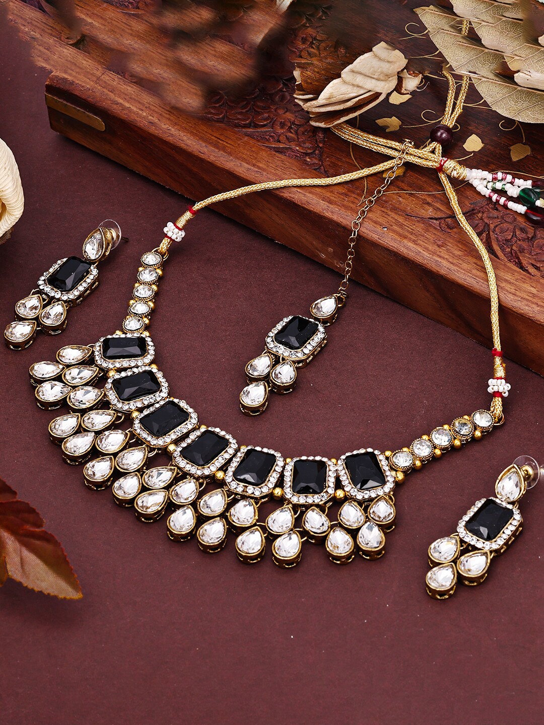 

Sukkhi Gold-Plated Stone-Studded & Beaded Jewellery Set