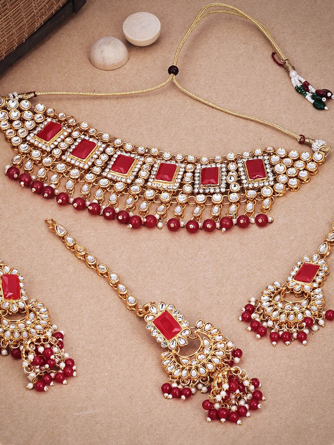 

Sukkhi Gold-Plated Kundan Studded & Beaded Jewellery Set