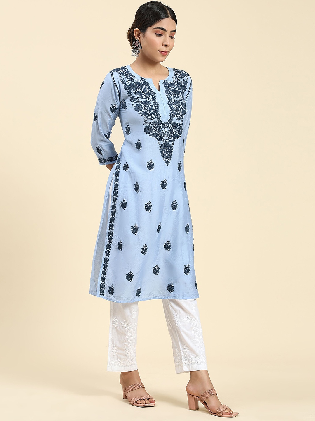 

HOUSE OF KARI Floral Embroidered Notched Neck Chikankari Kurta, Blue