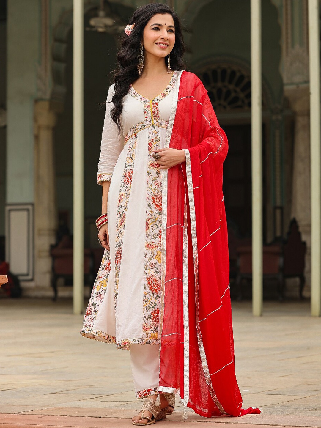 

EverBloom Floral Printed Gotta Patti Anarkali Pure Cotton Kurta with Trousers & Dupatta, White