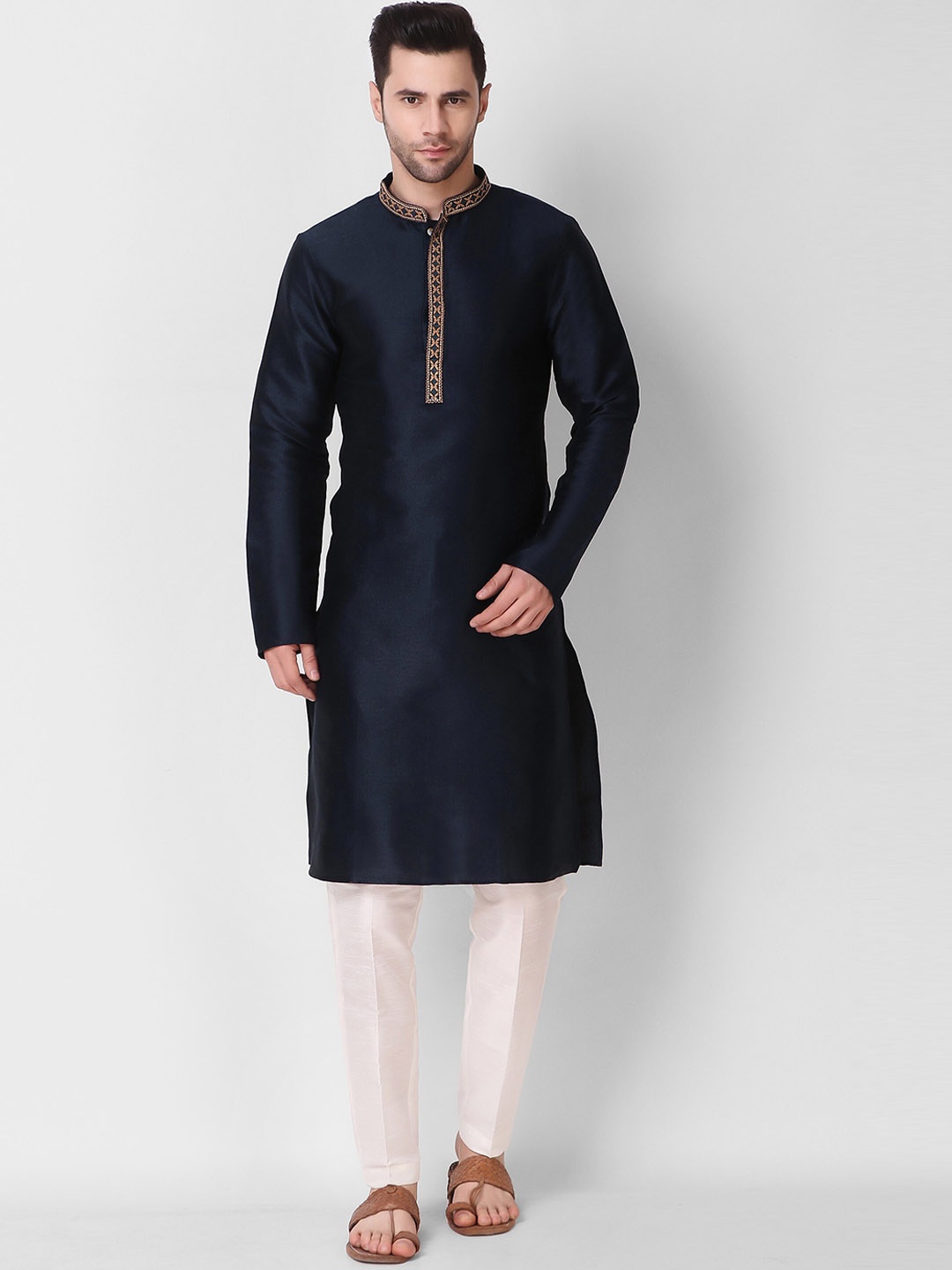 

Cult Indie Mandarin Collar Thread Work Jacquard Kurta, Navy blue