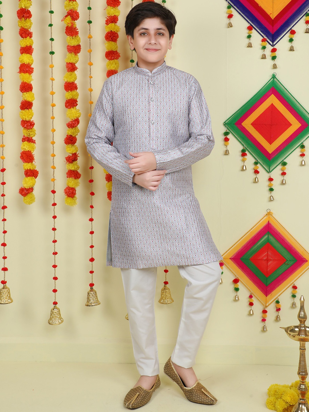 

Jeetethnics Boys Ethnic Motifs Printed Sequined Kurta with Pyjamas, Grey