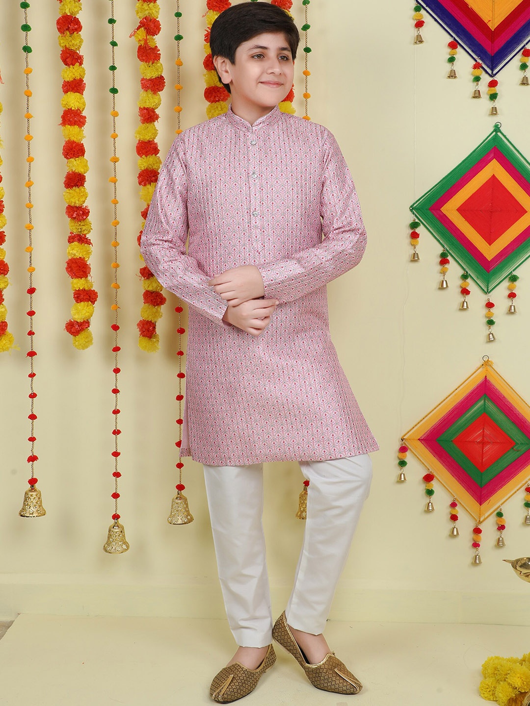 

Jeetethnics Boys Ethnic Motifs Printed Sequined Kurta with Pyjamas, Pink