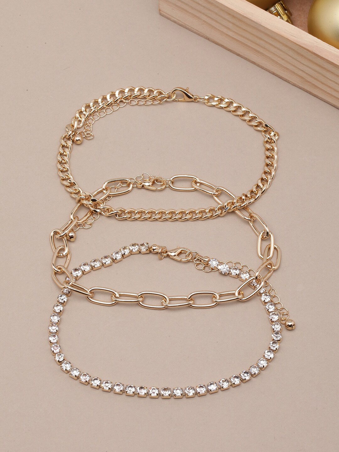 

DIVA WALK Set Of 3 Gold-Plated CZ Studded Anklets