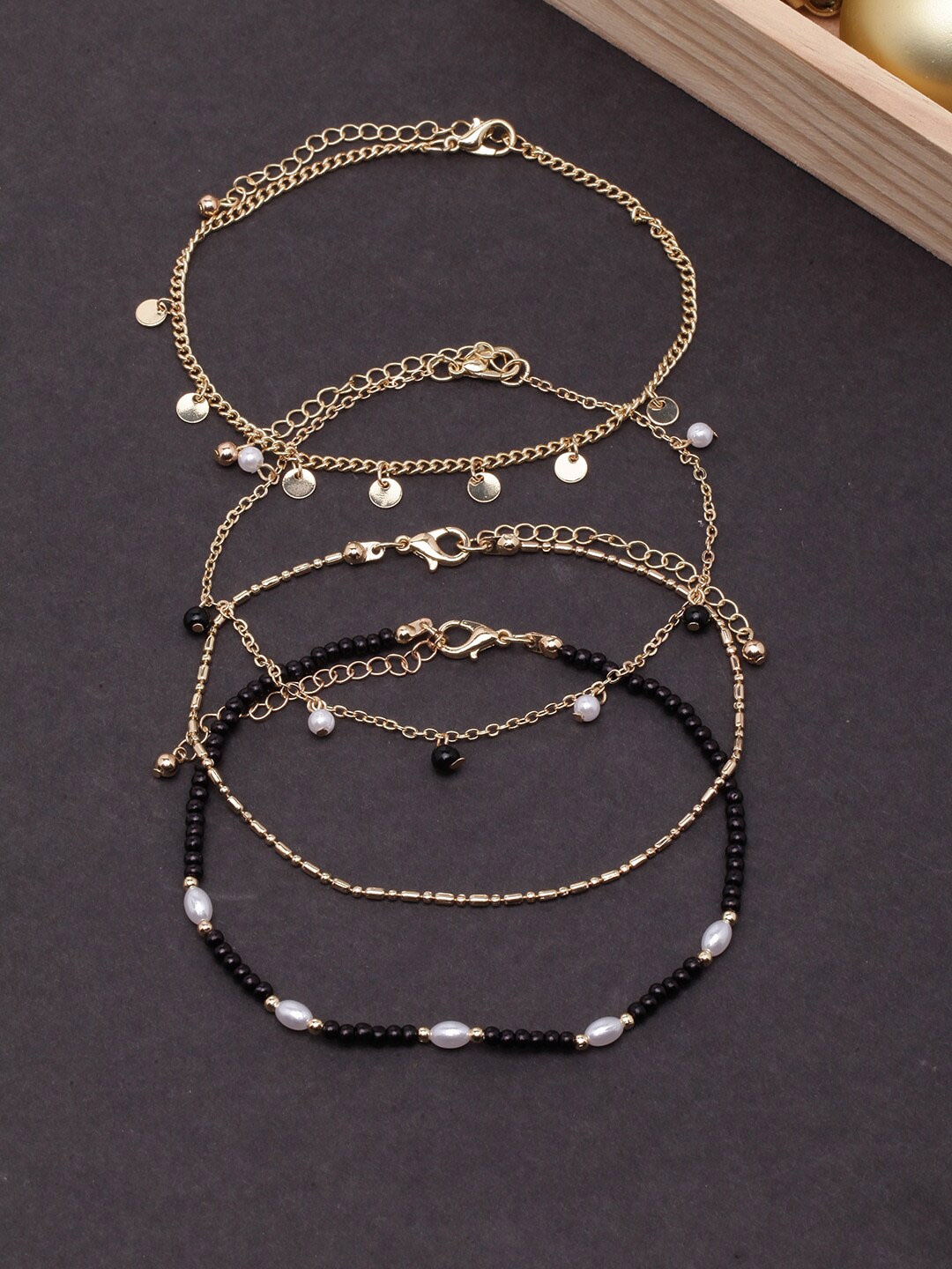 

DIVA WALK Set Of 4 Gold-Plated Beaded Anklets
