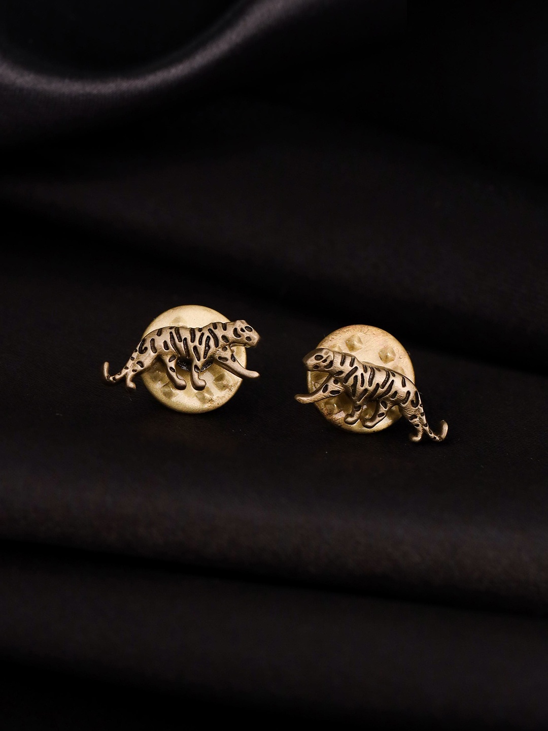 

COSA NOSTRAA Set Of 2 The Calm Chetaah and Imperial Stag Collar Tips Gift Set, Metallic