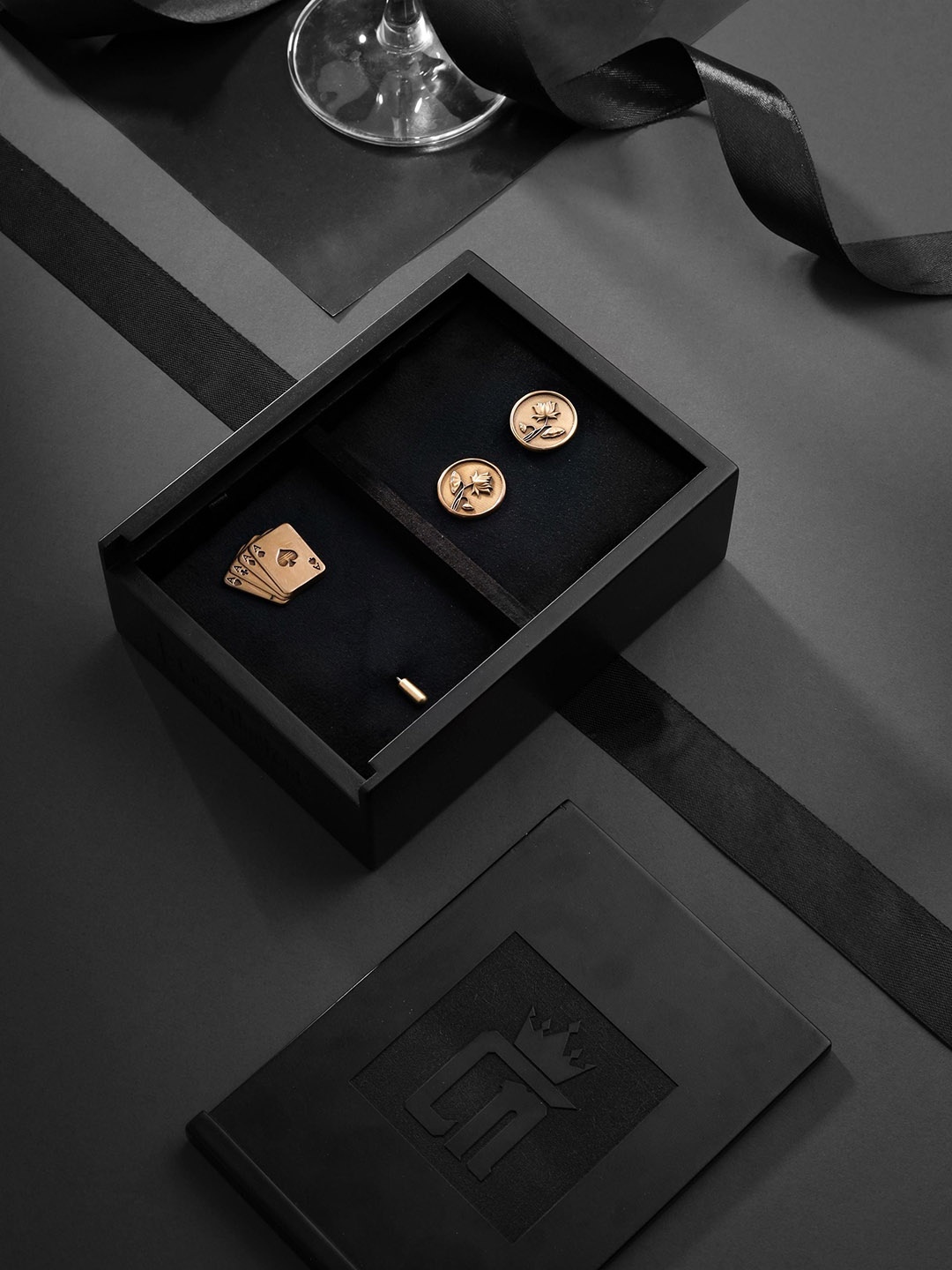 

COSA NOSTRAA Men Set Of 2 Aces Rule & Lotus Collar Tips Gift Set, Gold