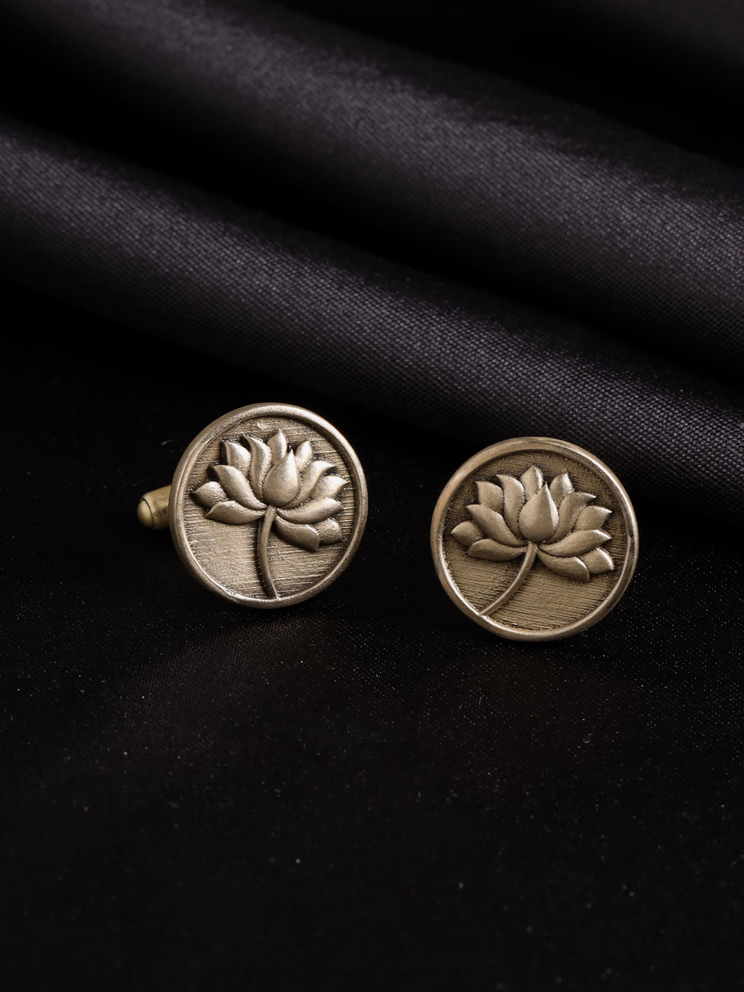 

COSA NOSTRAA Men Set Of 2 Divine Lotus Collar Tips Gift Set, Gold