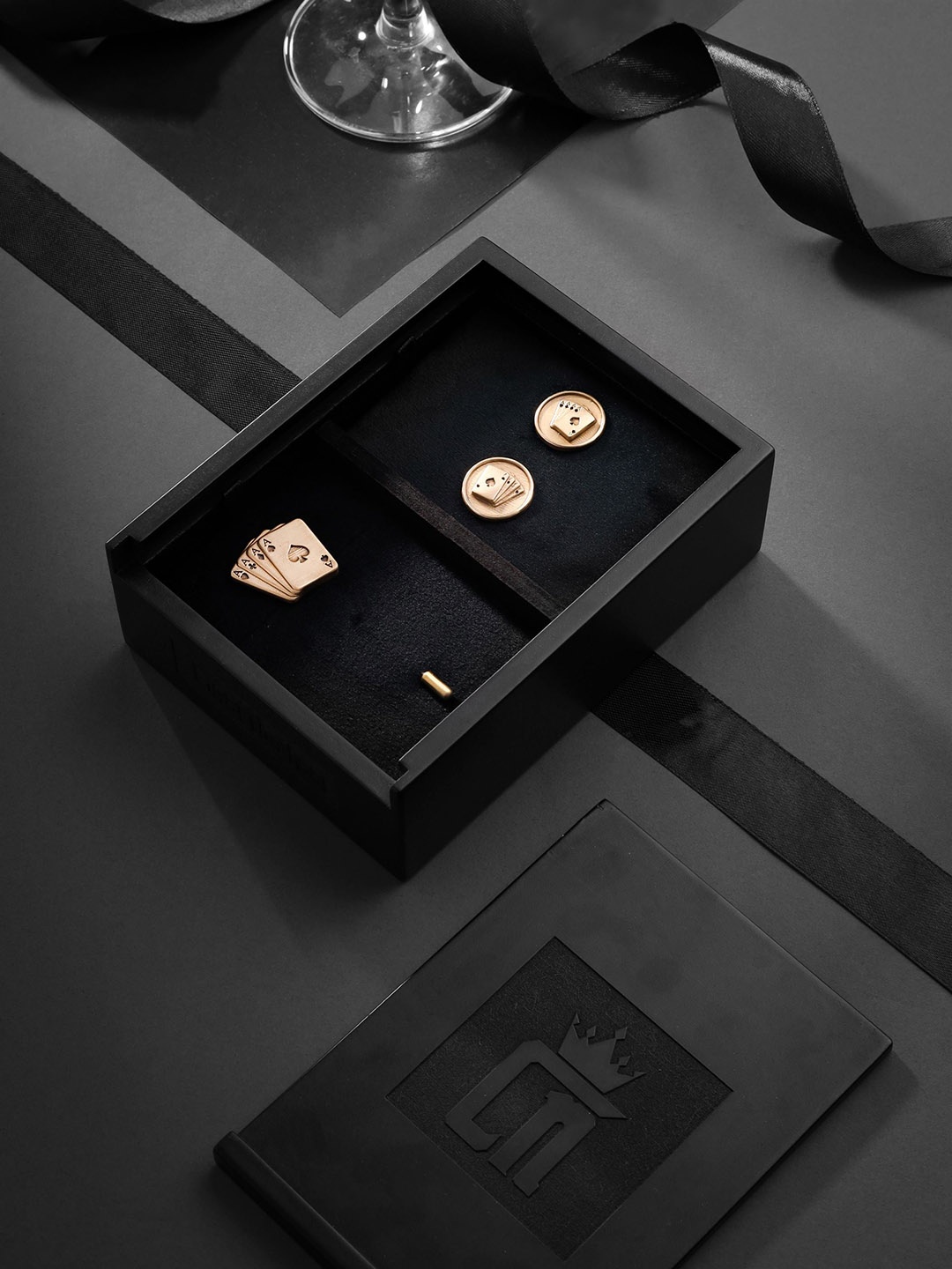 

COSA NOSTRAA Men The Aces Rule Accessory Gift Set, Gold
