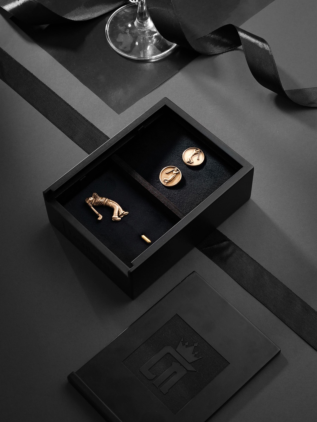 

COSA NOSTRAA Men The Golfer Accessory Gift Set, Gold