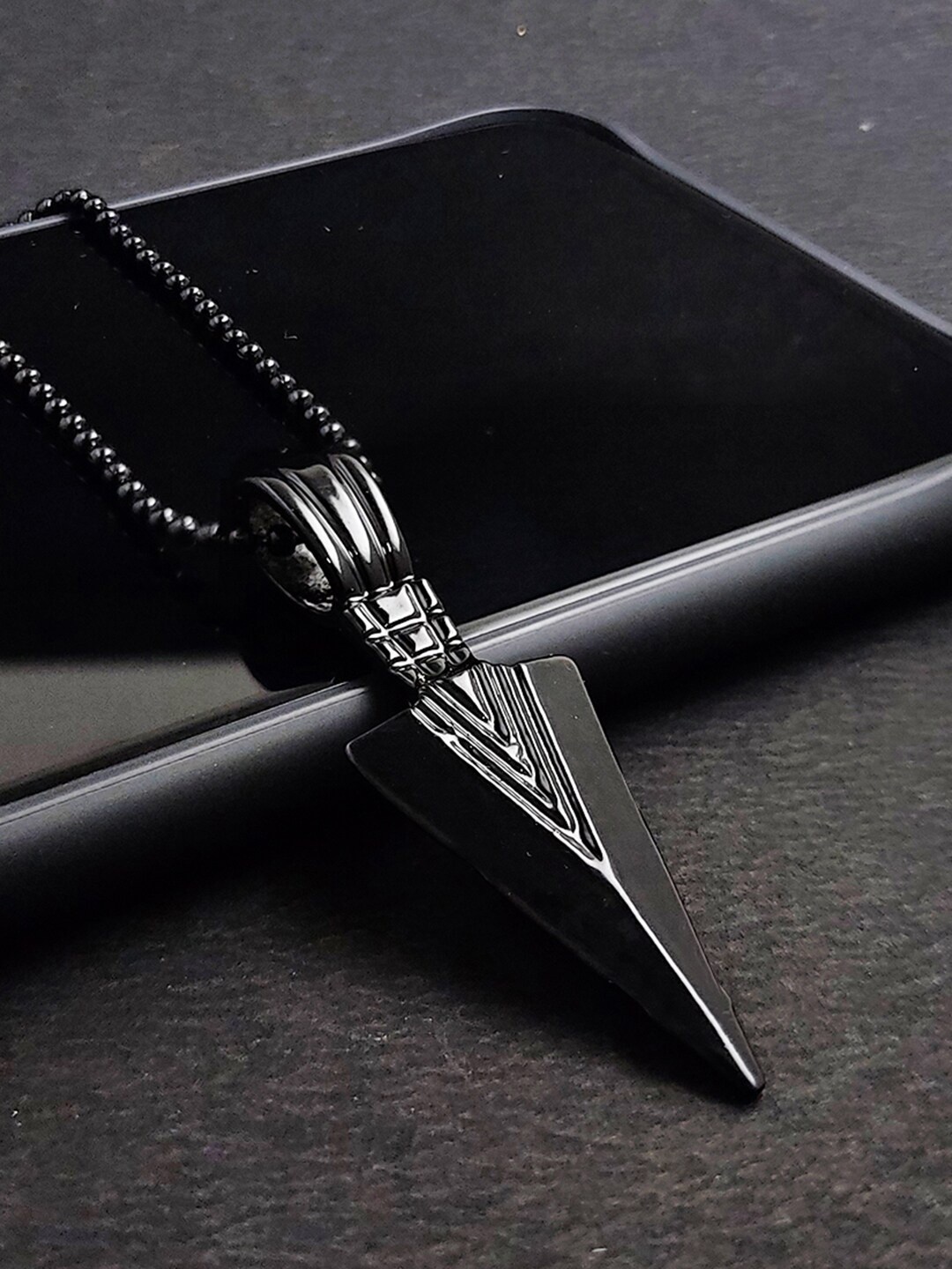 

Saizen Men Stainless Steel Arrowhead Pendant With Chain, Black