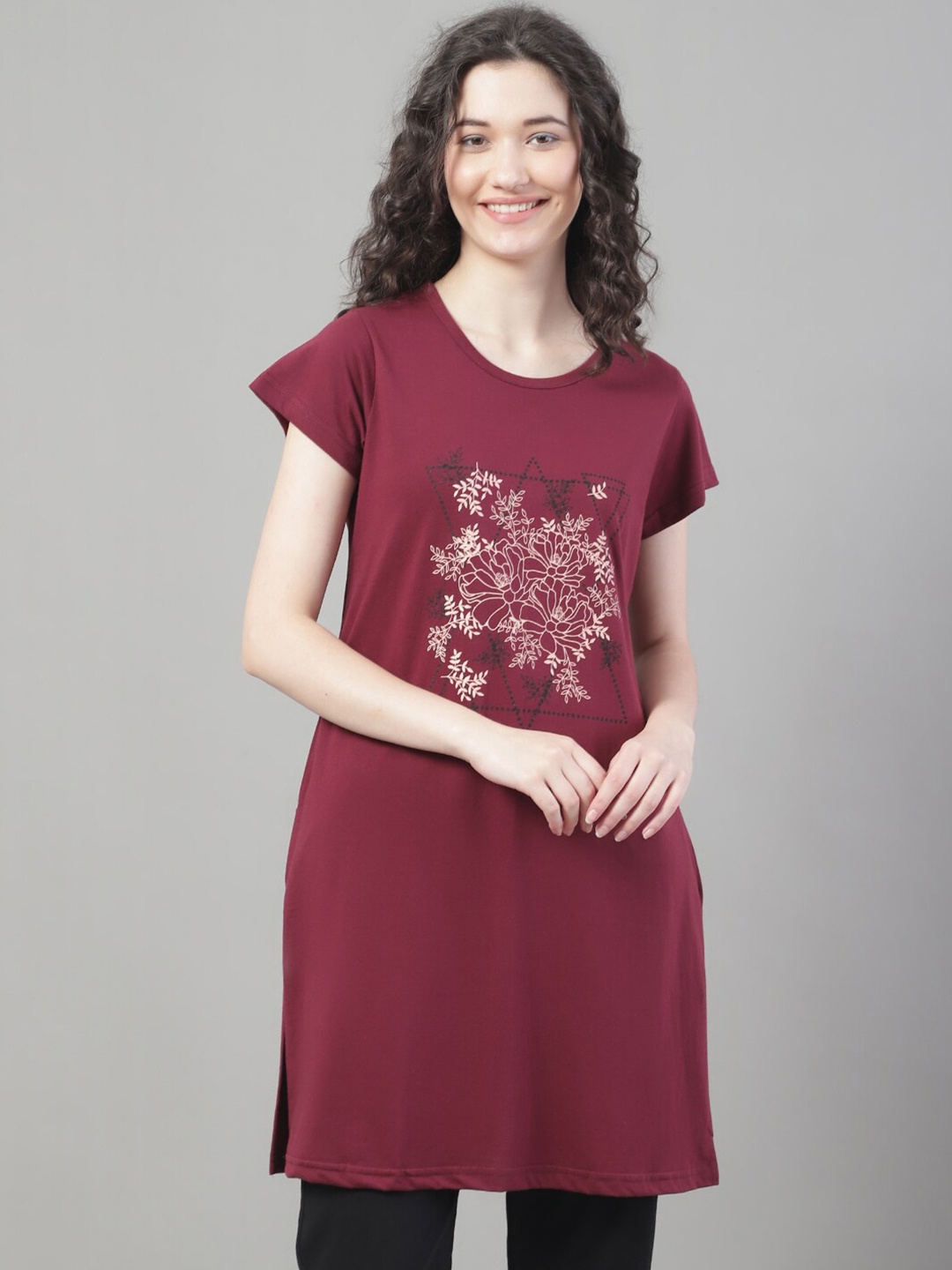 

VANYA Women Maroon Typography Printed T-shirt