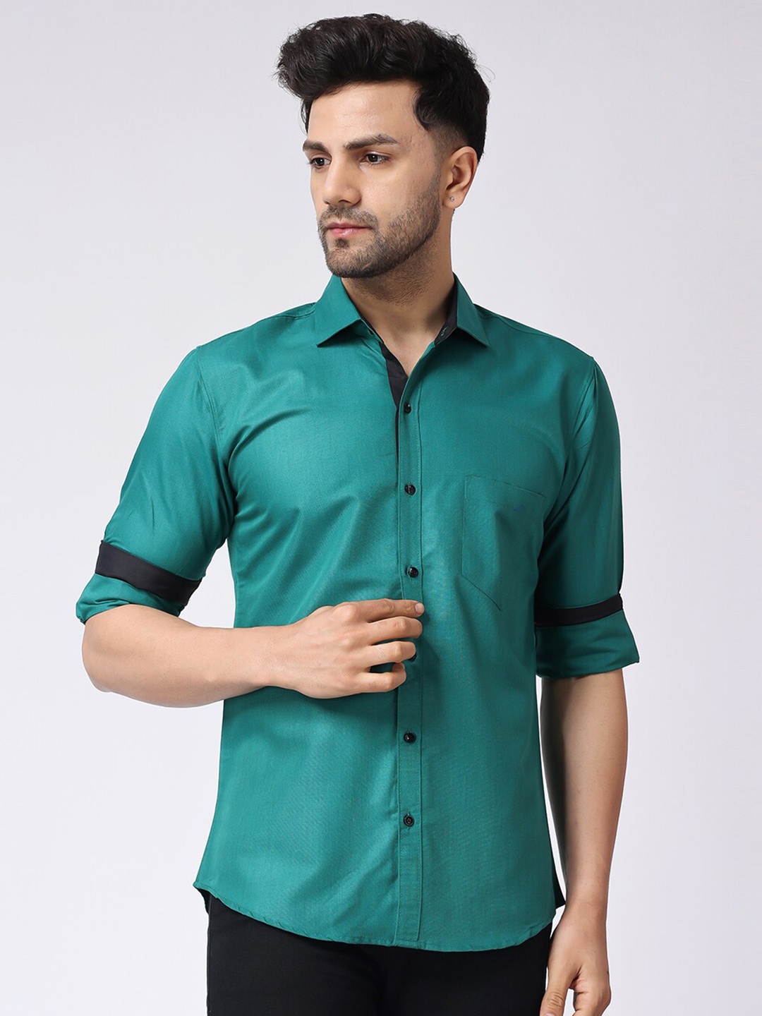 

Voroxy Men Spread Collar Opaque Cotton Casual Shirt, Green