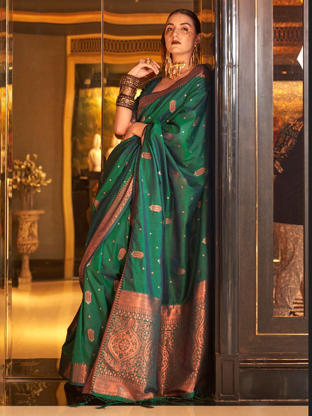 

Mitera Ethnic Motif Silk Blend Banarasi Zari Saree With Blouse Piece, Green