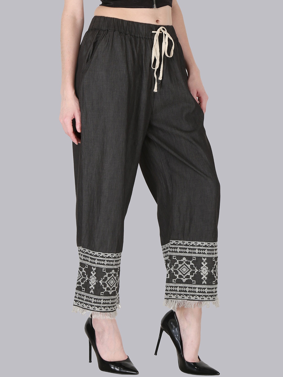 

SUMAVI-FASHION Women Embroidered Straight Fit Denim Trousers, Black