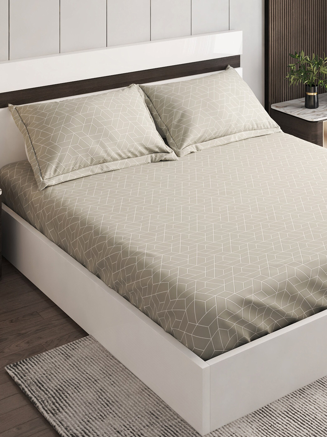

Home Centre Grey & White Geometric 144 TC Fitted Cotton King Bedsheet with 2 Pillow Covers
