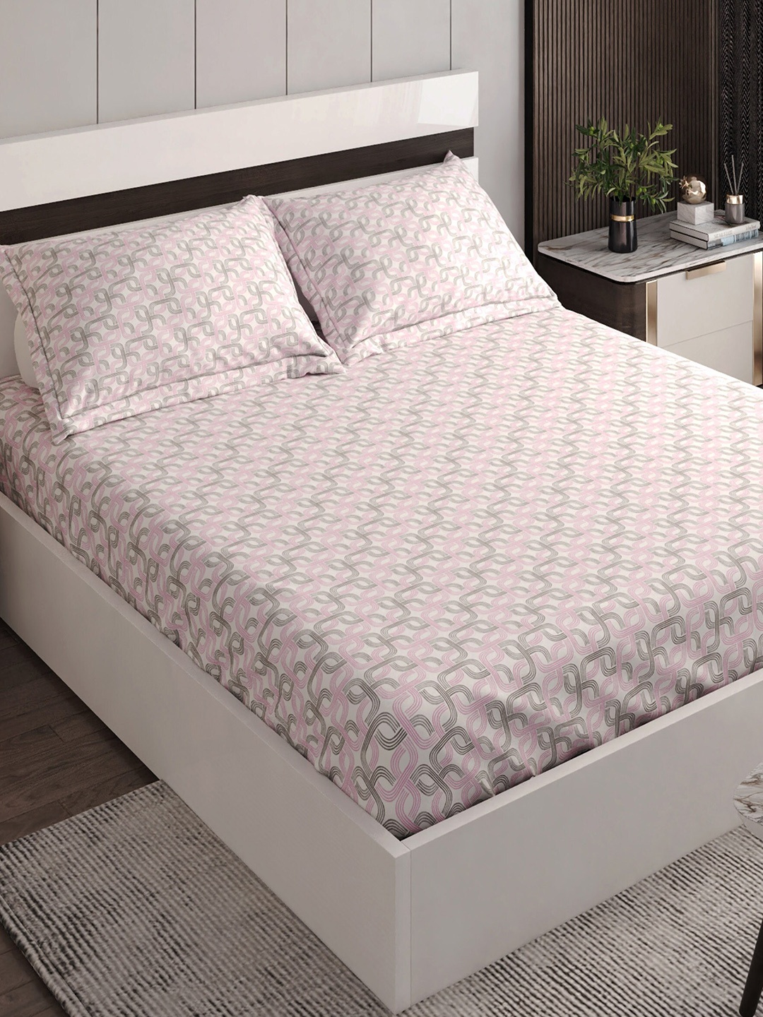 

Home Centre Purple Geometric 144 TC Fitted Cotton King Bedsheet with 2 Pillow Covers