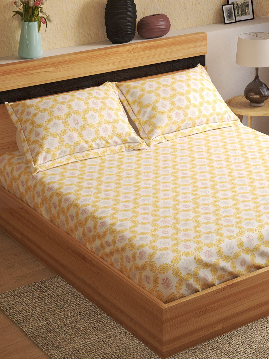 

Home Centre Beige Geometric 144 TC Fitted Cotton Queen Bedsheet with 2 Pillow Covers