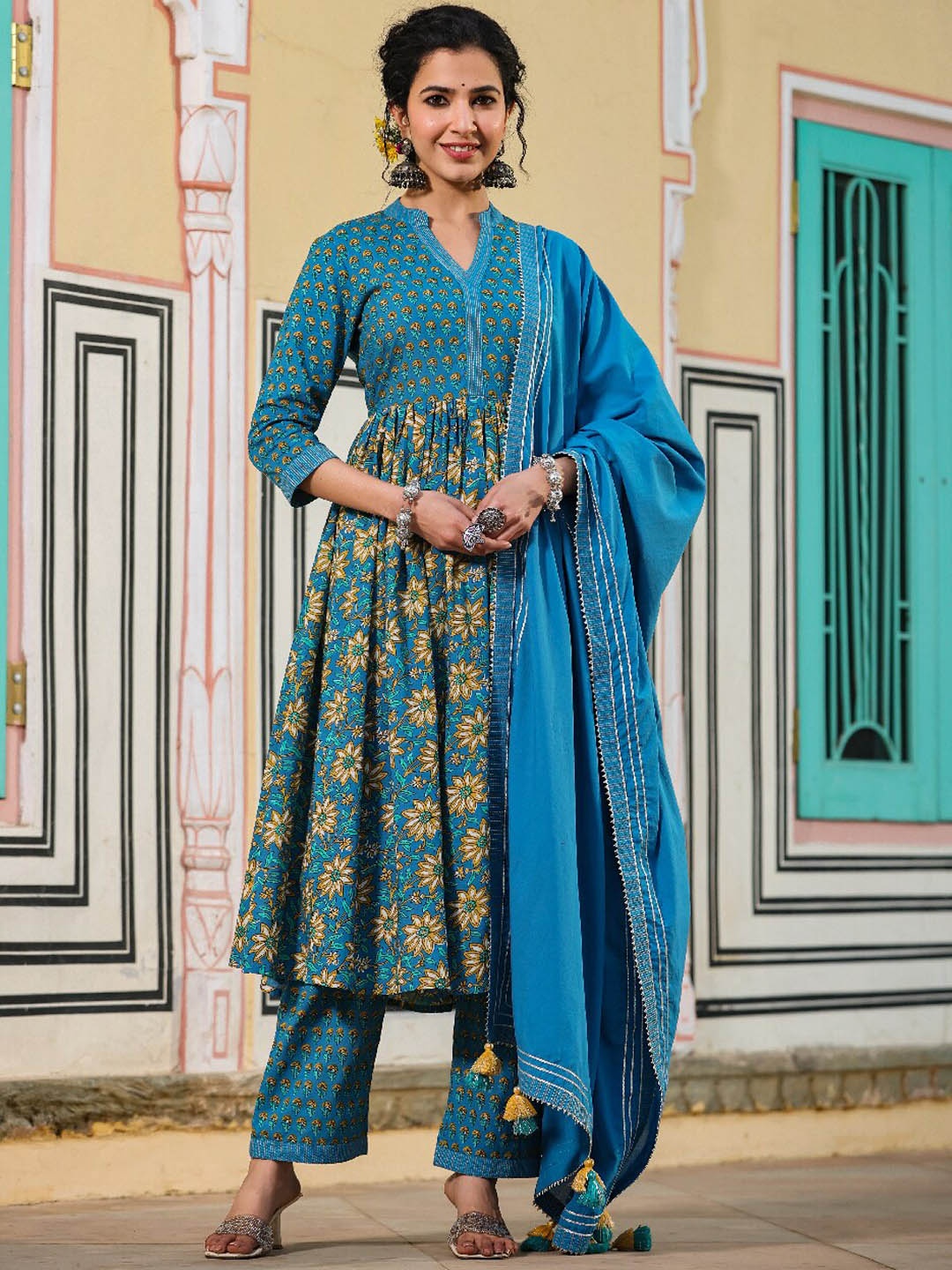 

EverBloom Floral Printed Pure Cotton Kurta with Trousers & Dupatta, Blue