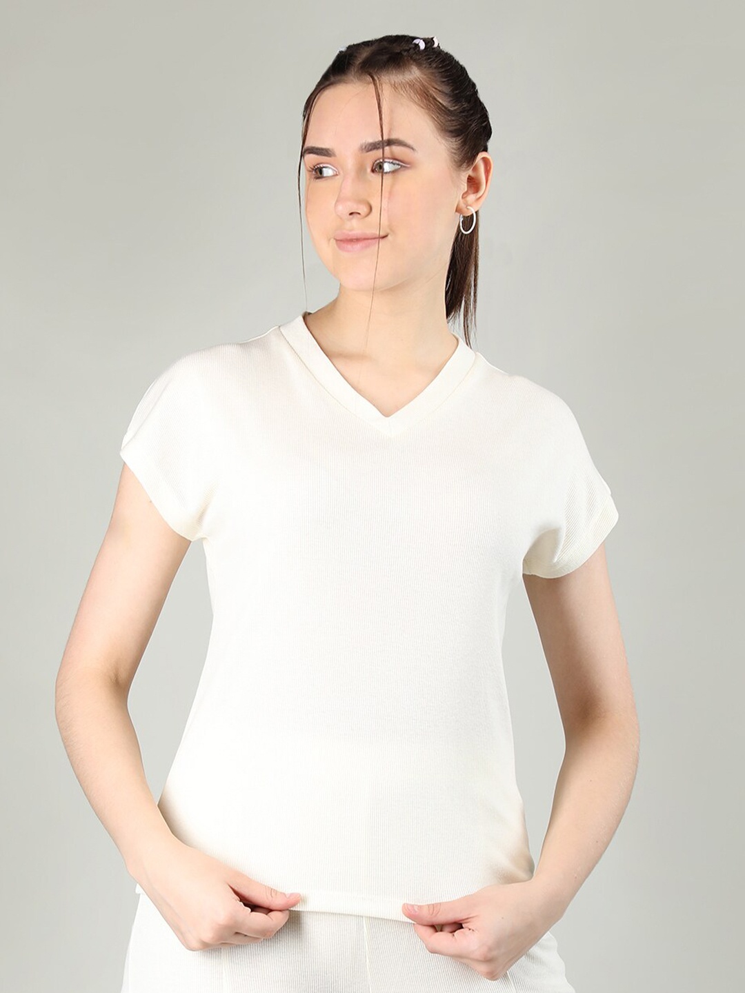 

CHKOKKO V-Neck Extended Sleeves Top, Off white