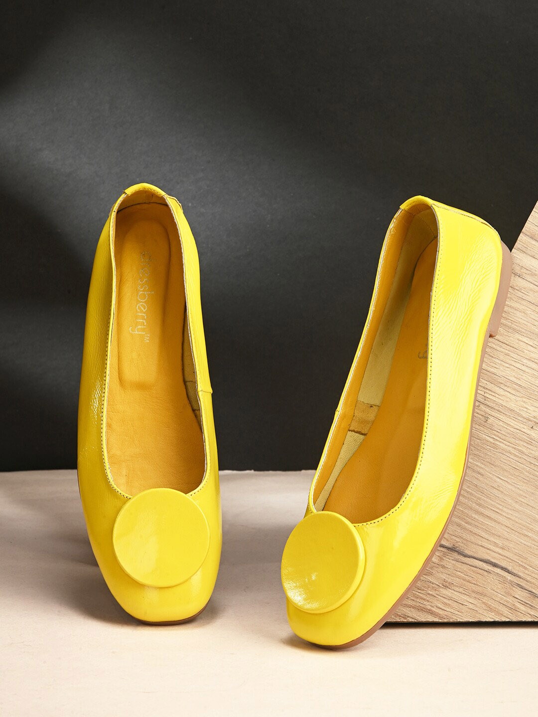 

DressBerry Women Leather Ballerinas, Yellow