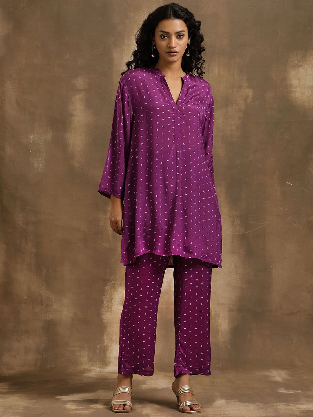 

trueBrowns Bandhani Printed A-Line Kurta With Trousers, Purple