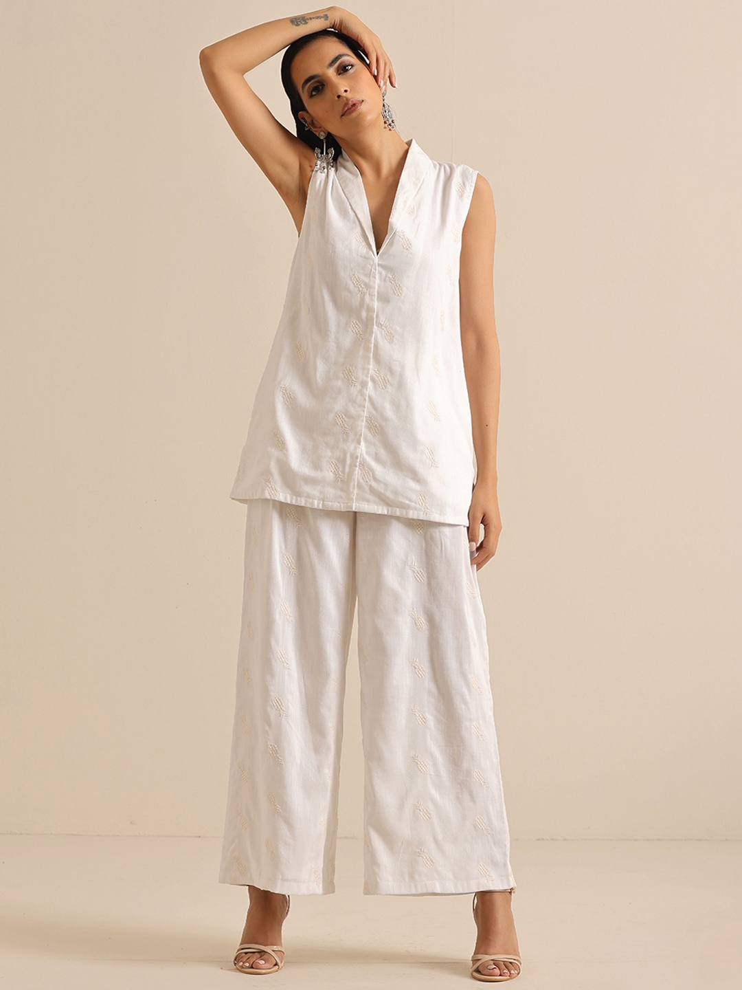 

trueBrowns Embroidered Sleeveless Jacket With Palazzao, White