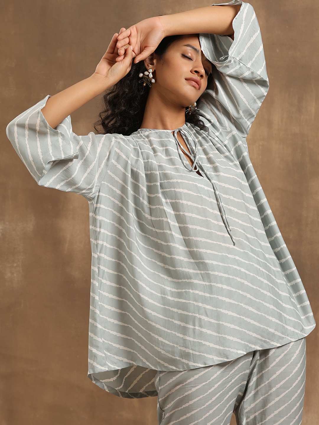 

trueBrowns Lehariya Printed Tie-Up Neck Tunic with Trousers Co-Ords, Grey