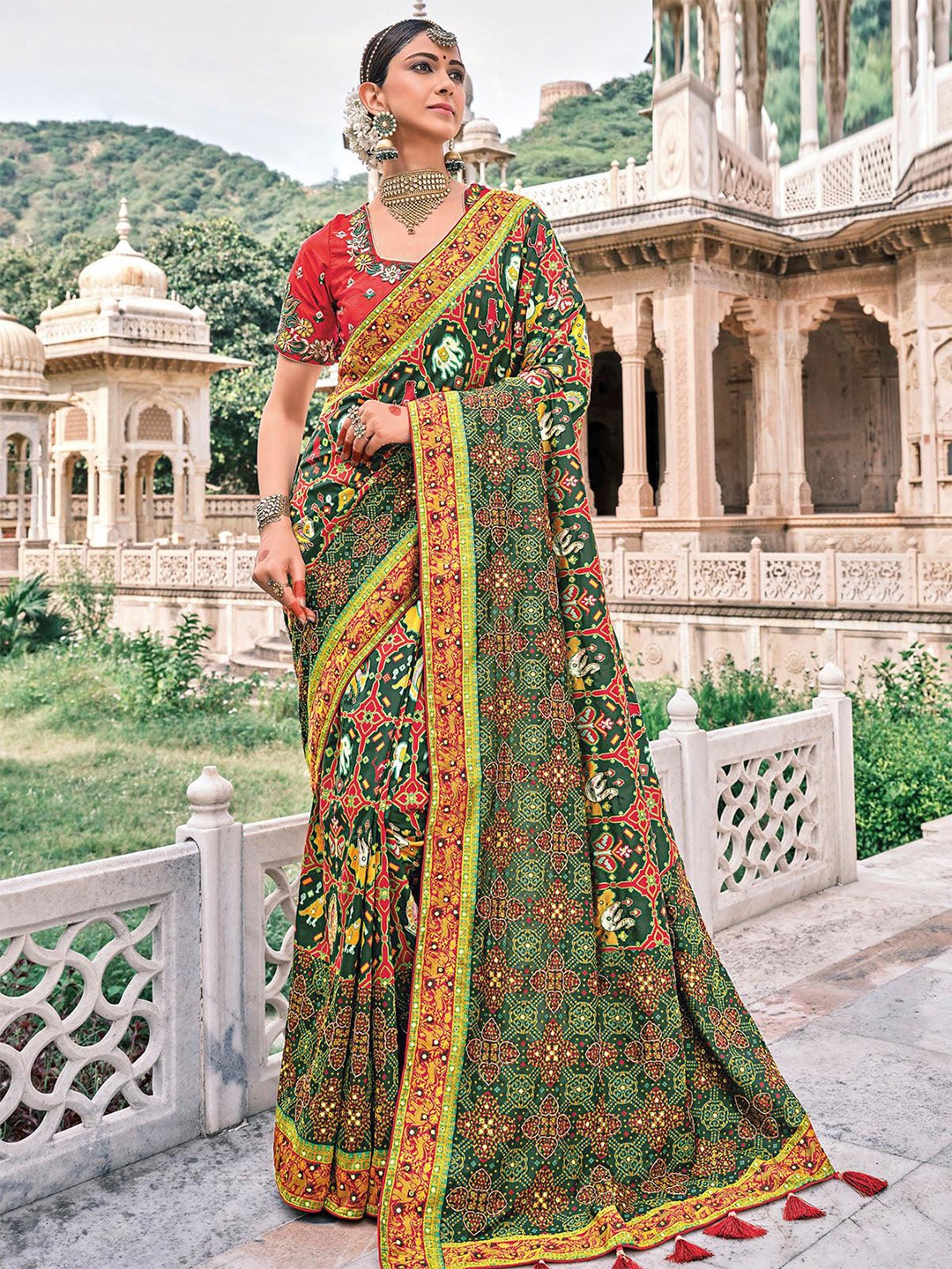 

ODETTE Ethnic Motif Mirroe Work Embroidered Silk Blend Patola Saree, Green