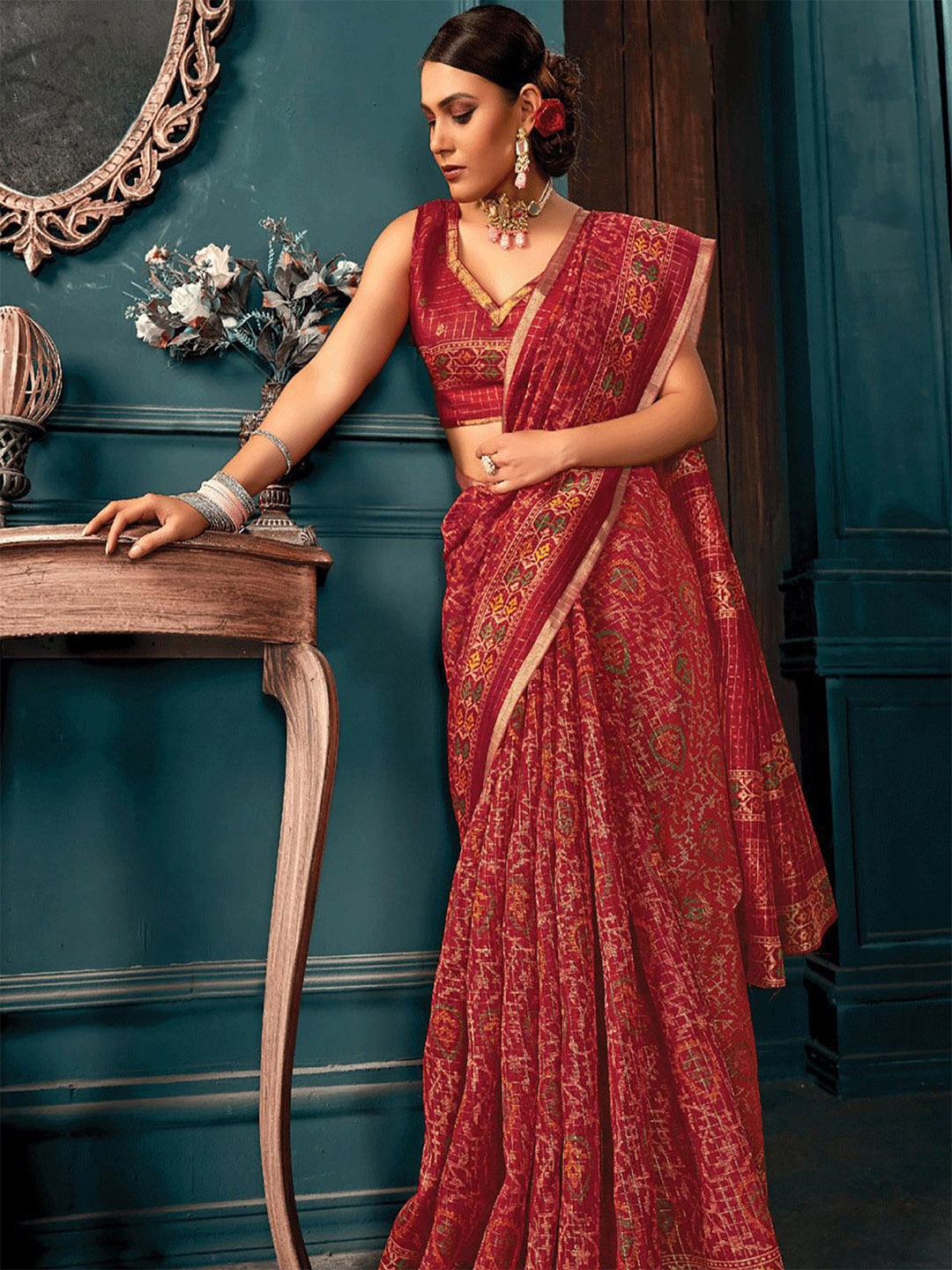 

ODETTE Ethnic Motifs Printed Zari Saree, Red