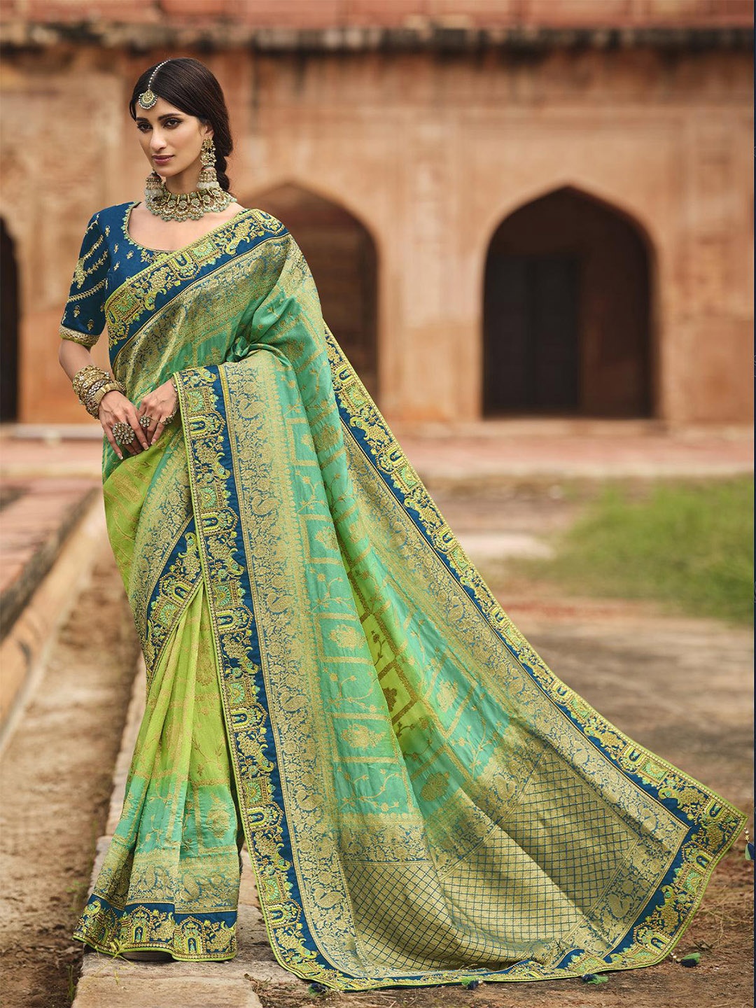 

ODETTE Floral Woven Design Embroidered Saree, Green