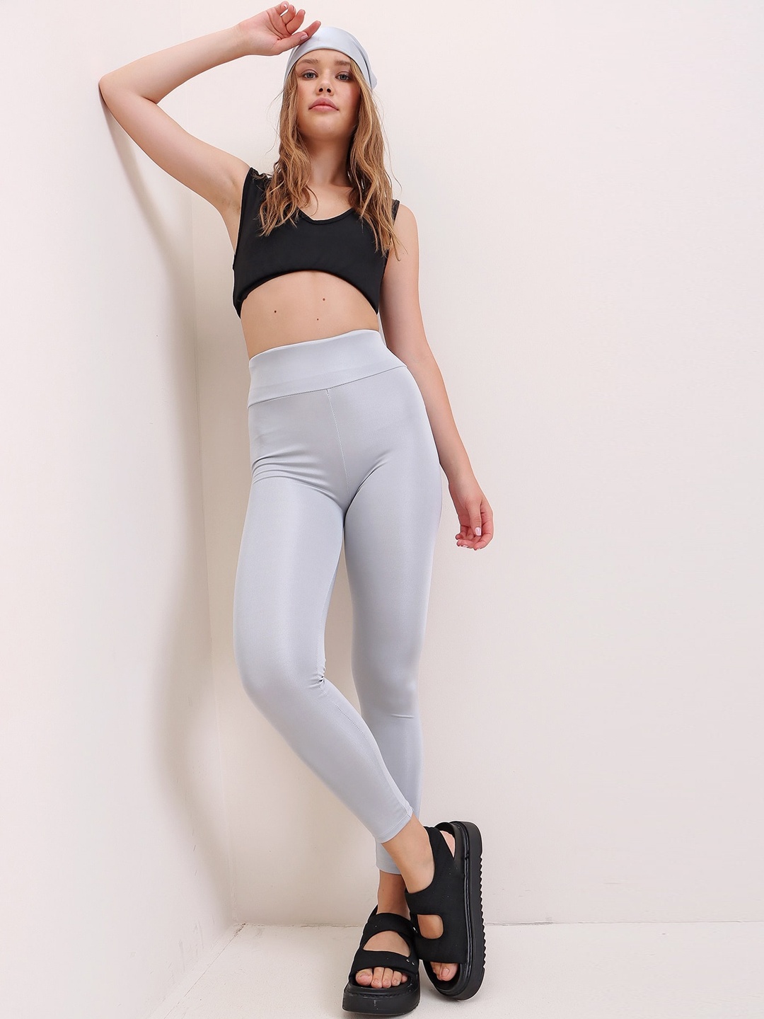 

Trend Alacati stili Women High-Rise Ankle-Length Leggings, Grey