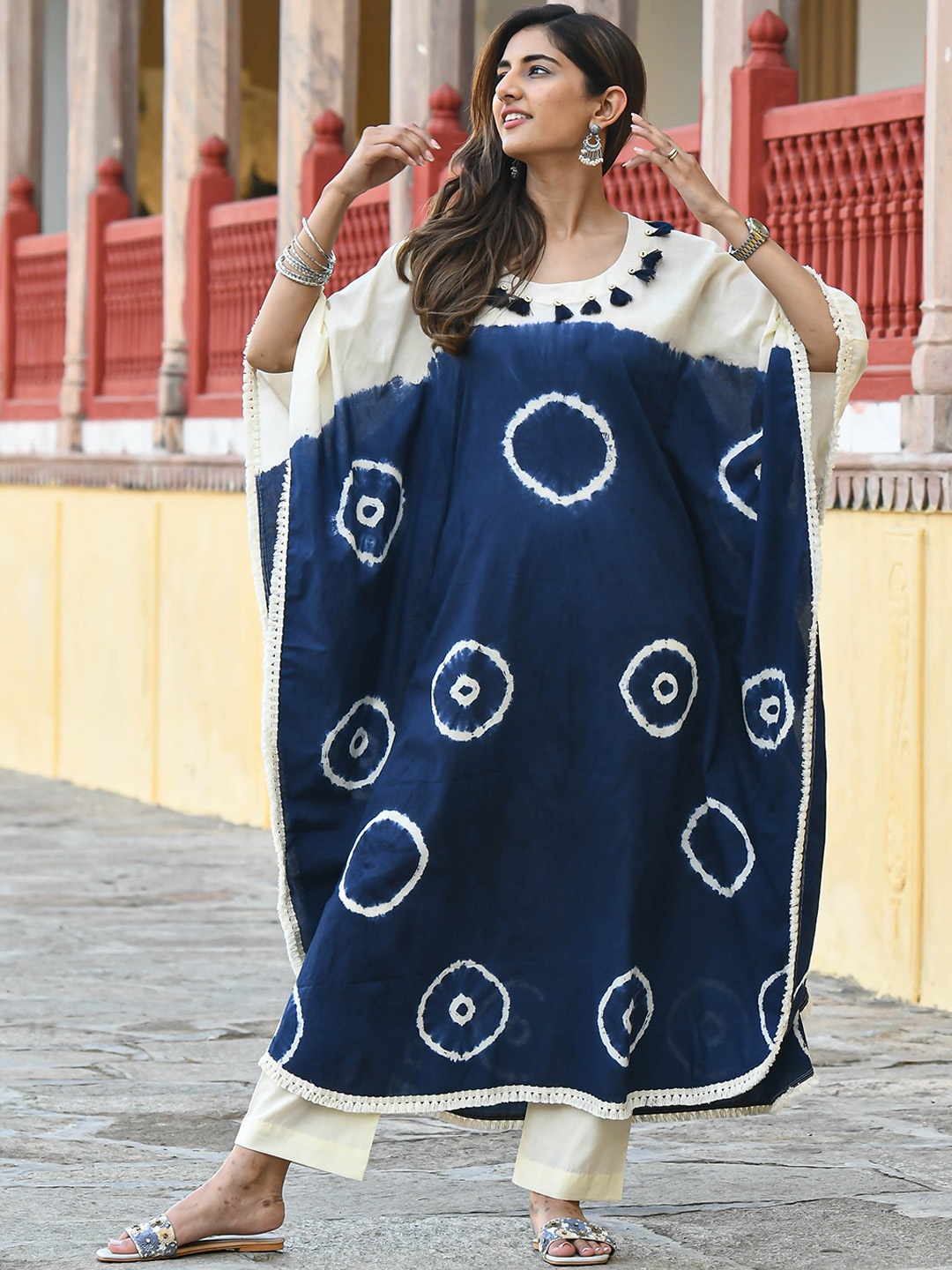

Bunaai Tie & Dye Kaftan Pure Cotton Kurta with Trousers, Blue