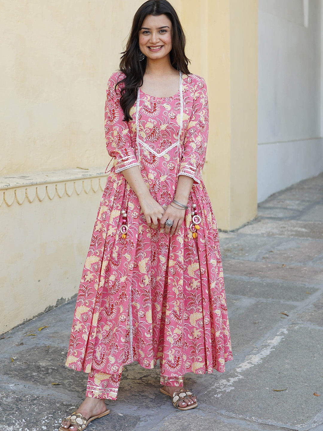 

Bunaai Ethnic Motifs Printed Gotta Patti Pure Cotton Kurta with Trousers, Pink