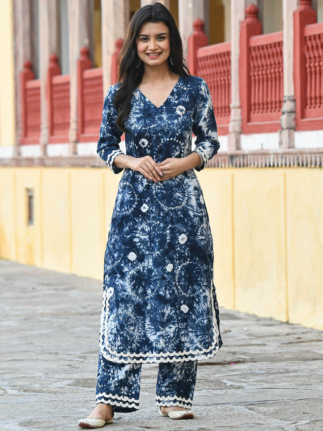 

Bunaai Dyed Pure Cotton Kurta With Trousers, Blue