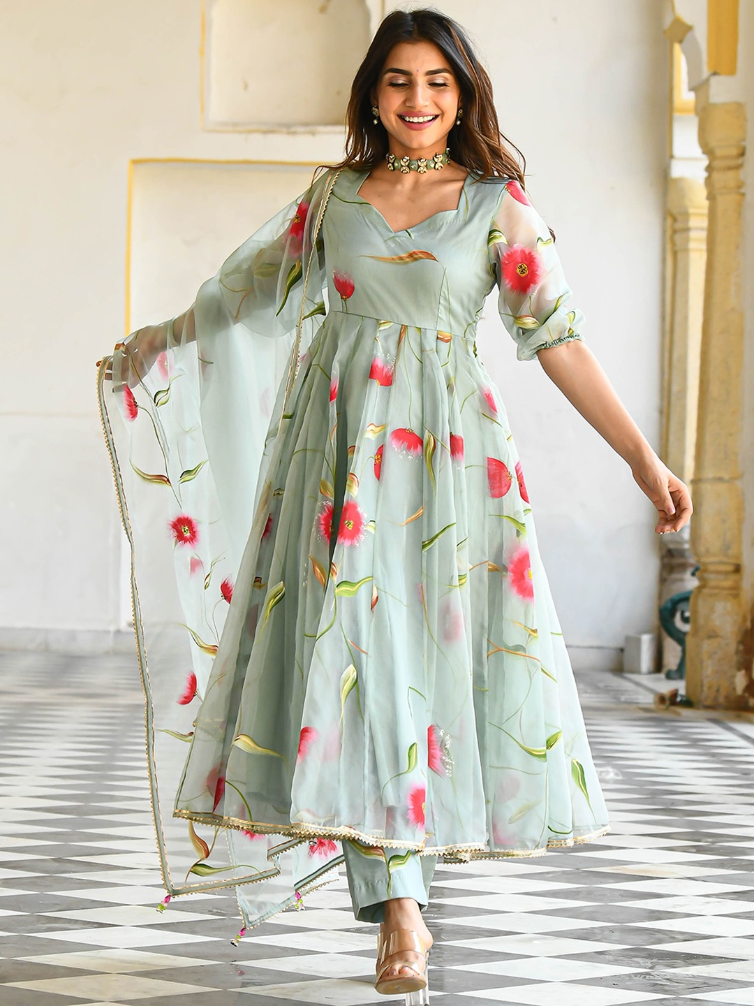 

Bunaai Floral Printed Kurta With Trousers & Dupatta, Green