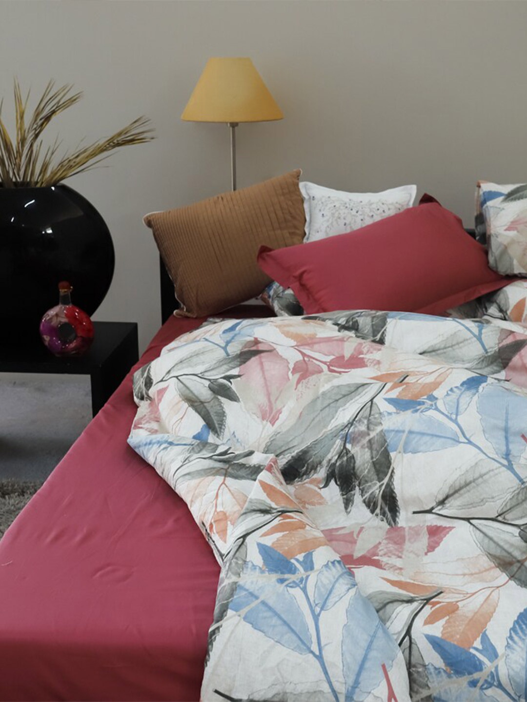 

BLUE DAHLIA White & Pink Floral Pure Cotton 250 TC King Bedsheet With 2 Pillow Covers