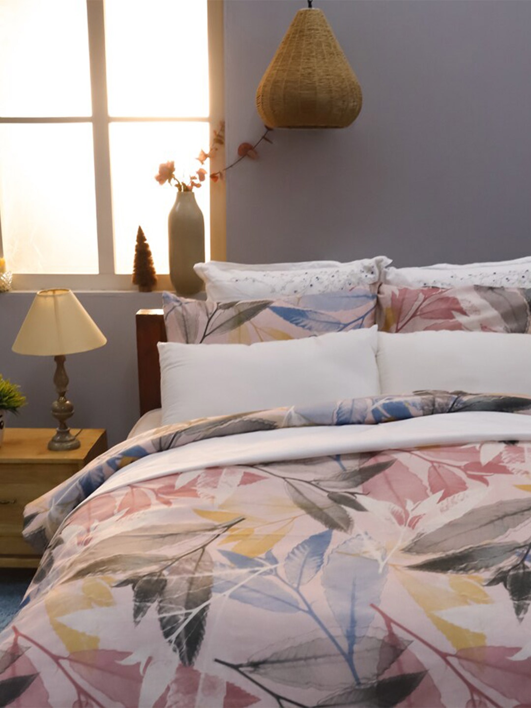 

BLUE DAHLIA Pink & Red Floral Flat 250 TC King Bedsheet With 2 Pillow Covers