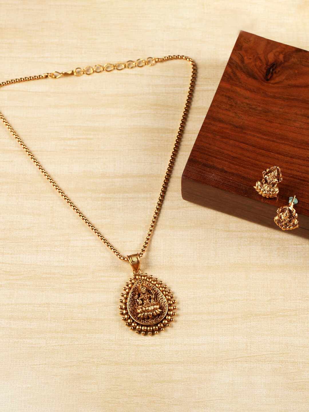 

XPNSV Gold-Plated Mahalxmi Jewellery Set