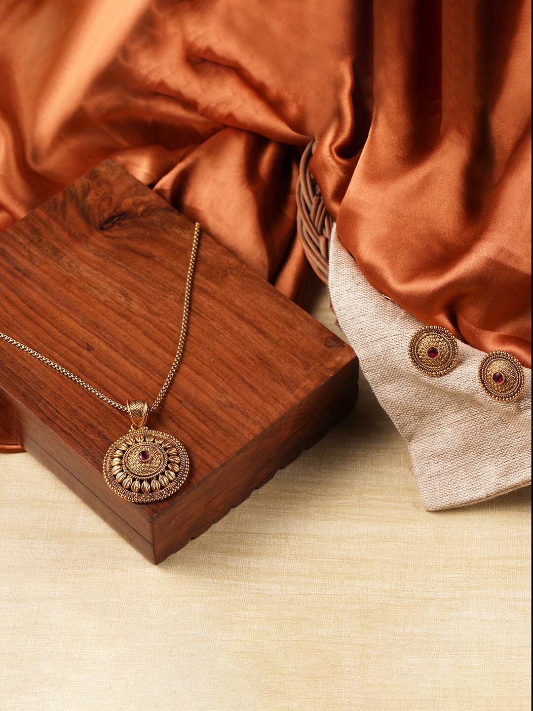 

XPNSV Gold-Plated Round Copper Necklace & Earrings