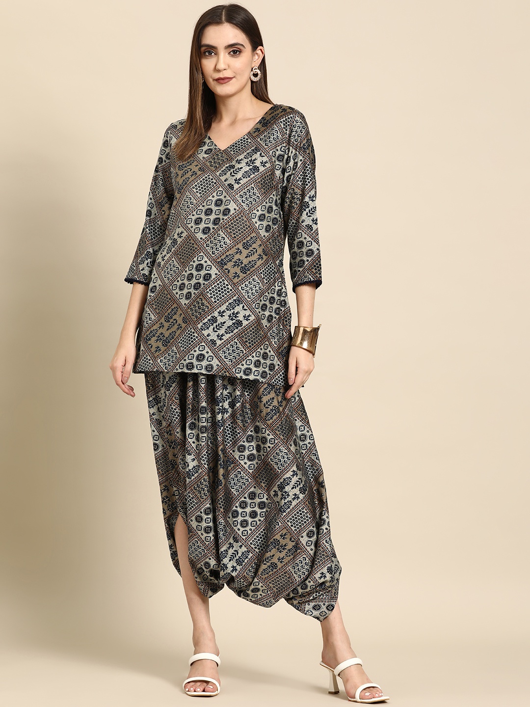 

Anouk Ethnic Motifs Foil Printed Fusion Kurti With Dhoti Pants, Navy blue