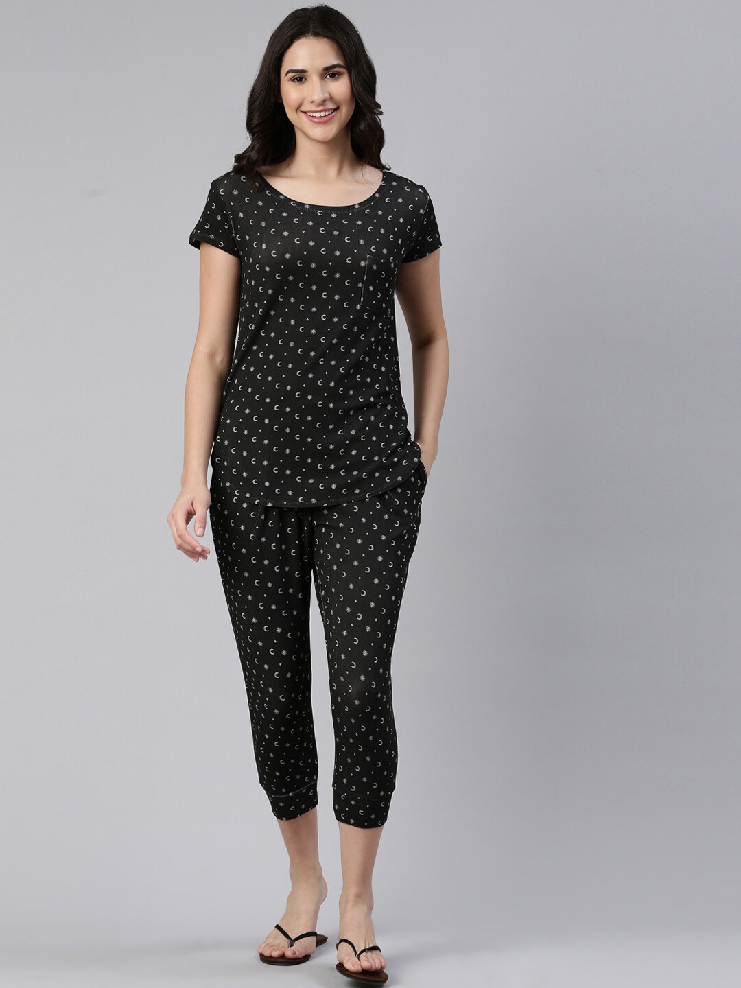 

Enamor Conversational Printed Home T-Shirt and Capri Set, Black