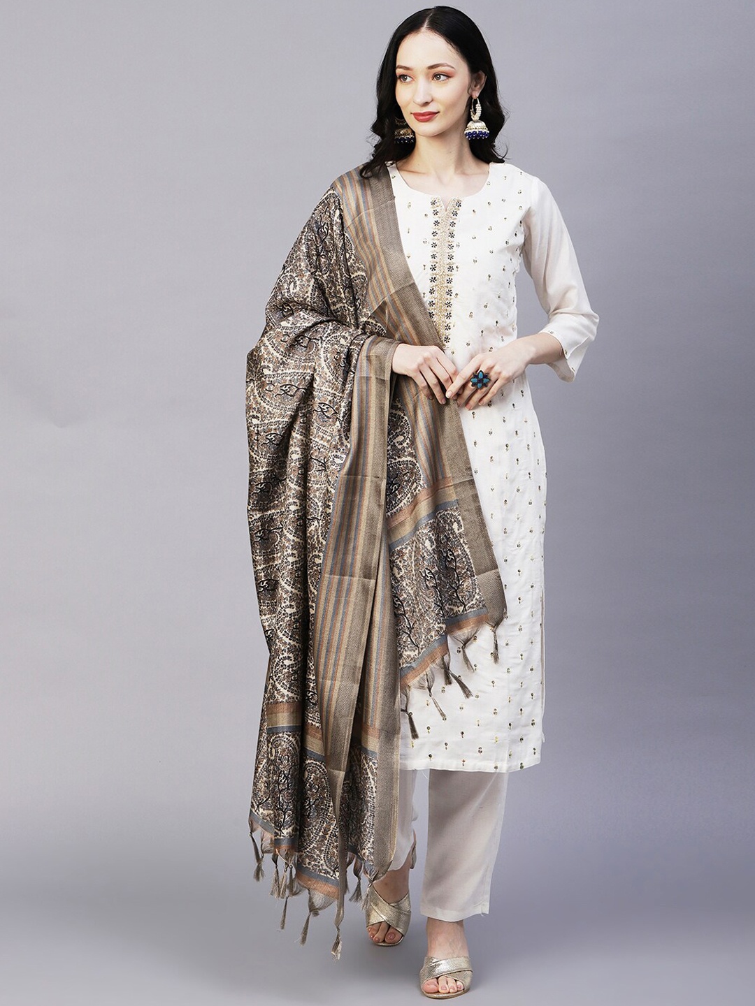 

FASHOR Off White & Black Floral Embroidered Zari Kurta With Trousers & Dupatta